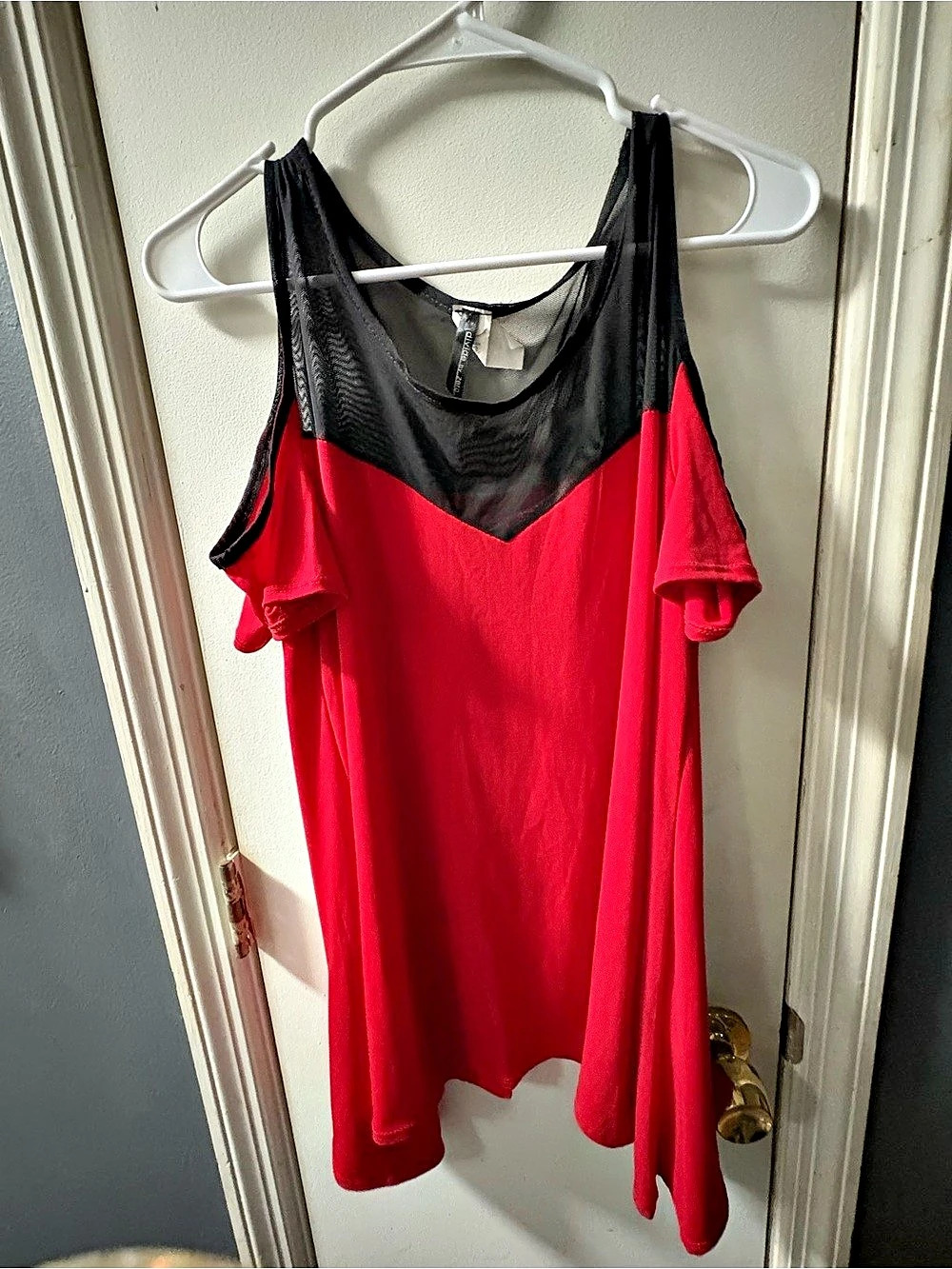 Divide by zero Red & Black Flutter Sleeve Top Size 1X Like New